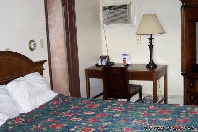 Delta Motel Bay City Room photo