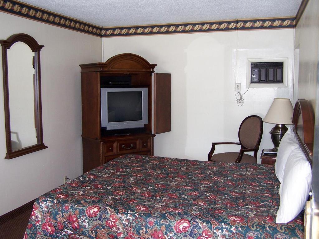 Delta Motel Bay City Room photo